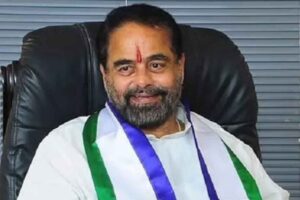 అజ్ఞాతంలోకి ఏపీ అసెంబ్లీ మాజీ స్పీకర్, ఇంతకీ తమ్మినేని కుటుంబం ఎక్కడ? అజ్ఞాతంలోకి ఏపీ అసెంబ్లీ మాజీ స్పీకర్, ఇంతకీ తమ్మినేని కుటుంబం ఎక్కడ?