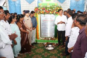 కూసుమంచిలో పర్యటించిన మంత్రి పొంగులేటి కూసుమంచిలో పర్యటించిన మంత్రి పొంగులేటి