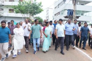 ఏదులాపురంలో పర్యటించిన మంత్రి పొంగులేటి ఏదులాపురంలో పర్యటించిన మంత్రి పొంగులేటి