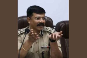 జడ్జి కొడుకు హిట్ అండ్ రన్ కేసు: సీపీ బదిలీ, నలుగురి సస్పెన్షన్ జడ్జి కొడుకు హిట్ అండ్ రన్ కేసు: సీపీ బదిలీ, నలుగురి సస్పెన్షన్